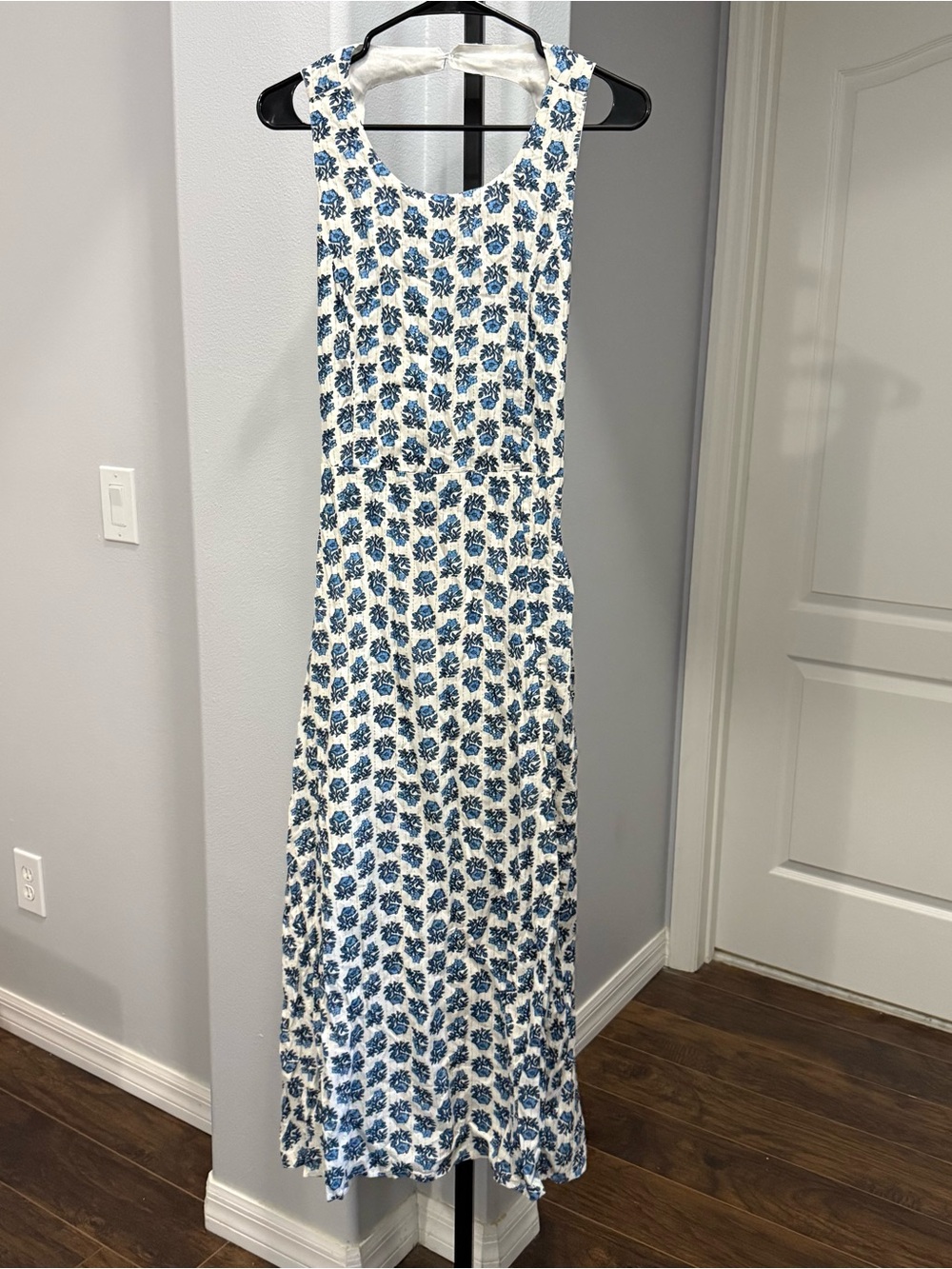 Lulus Flirty Fave Ivory Blue Floral Print Tie-Back Sleveless Midi Dress Sz Large - Picture 2 of 8